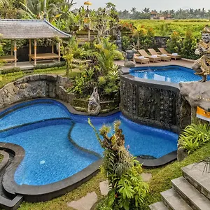 Gynandha Otel